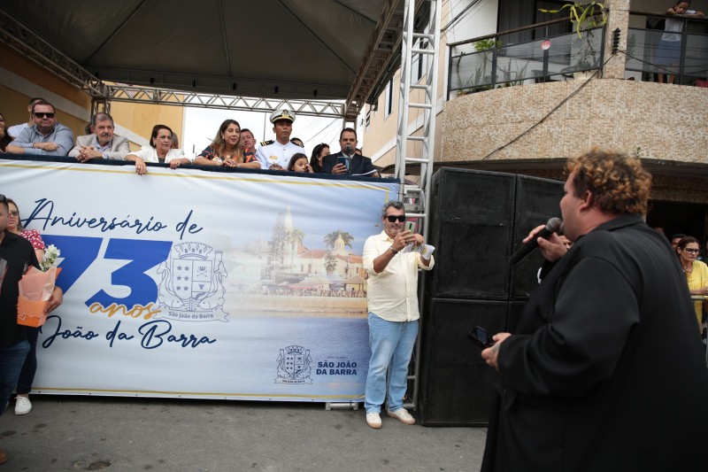 SJB festeja aniversário com show do Só pra Contrariar