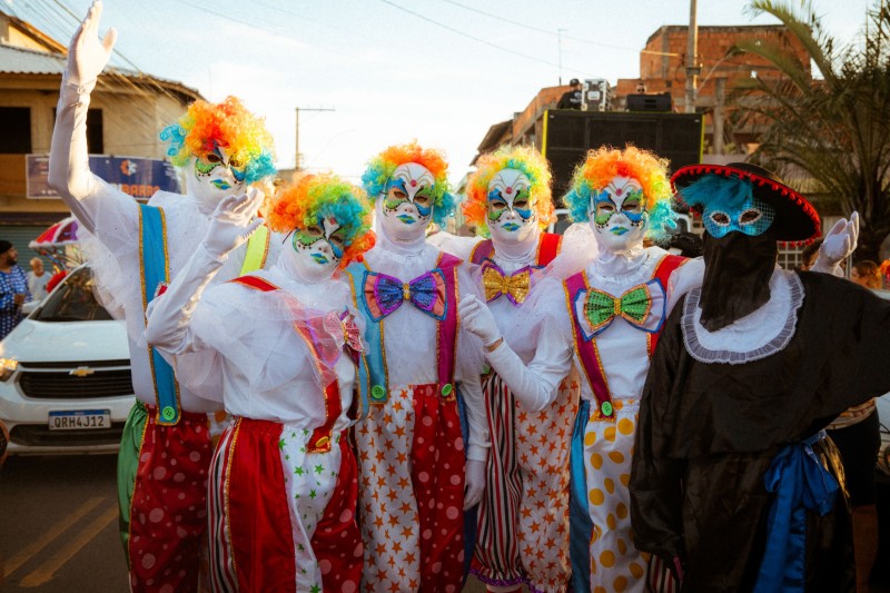 Mascarados na rua, é Carnaval