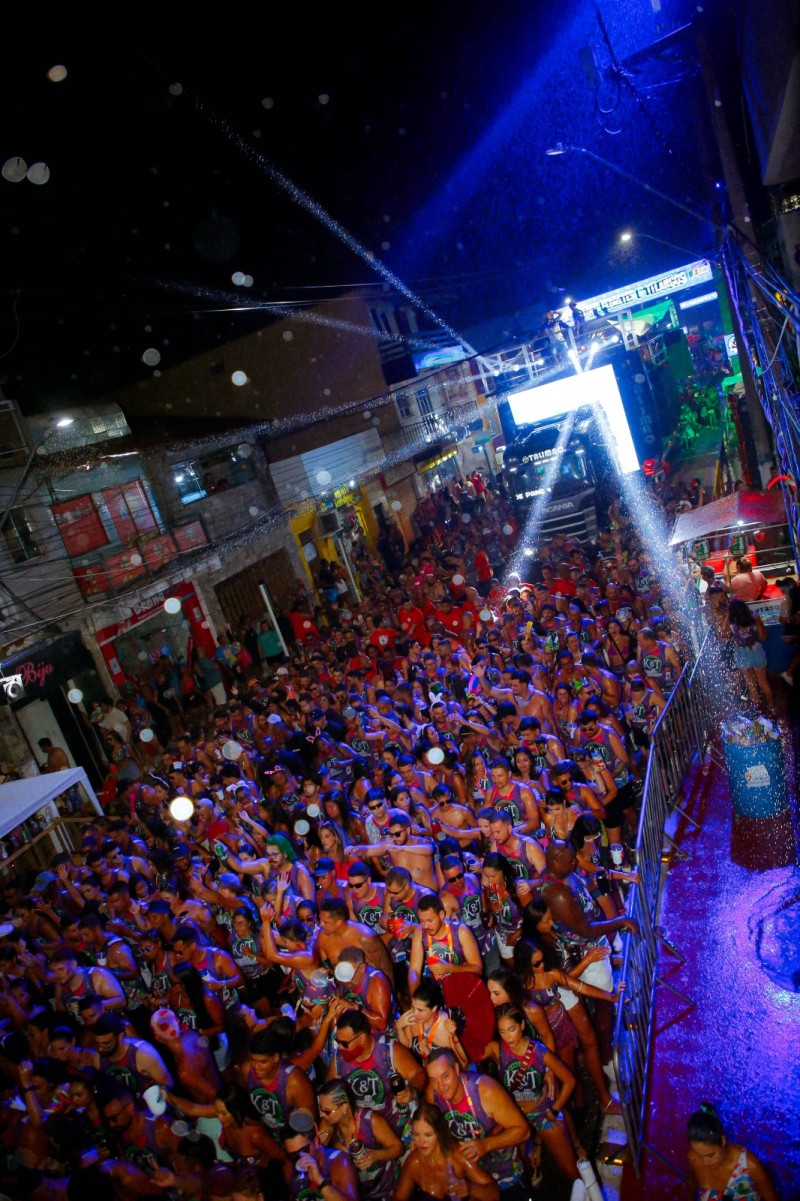 Blocos de abadá animaram a segunda-feira no Carnaval sanjoanense