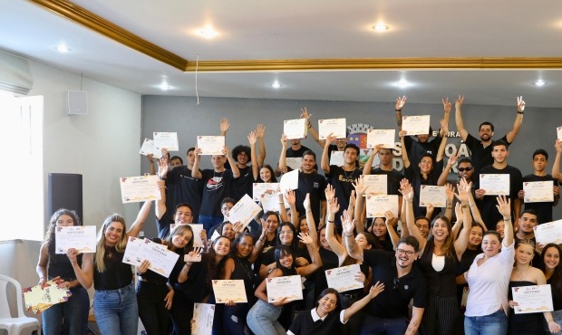 Jovens capacitados pela Casa da Juventude de SJB recebem certificados