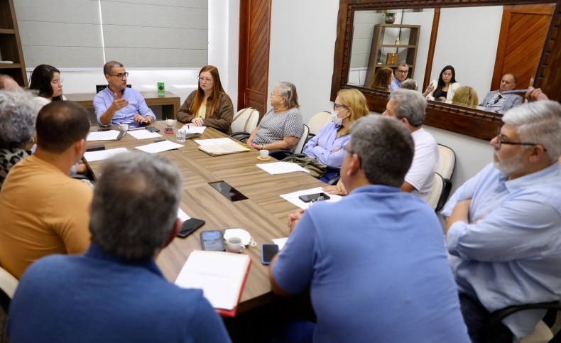Encontro na Prefeitura reforça diálogo com a sociedade sobre a erosão costeira em SJB