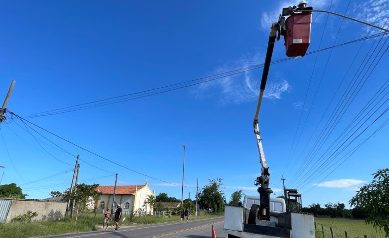 Instalação de luminárias de LED na RJ-240 aproxima SJB da marca de 9 mil pontos modernizados
