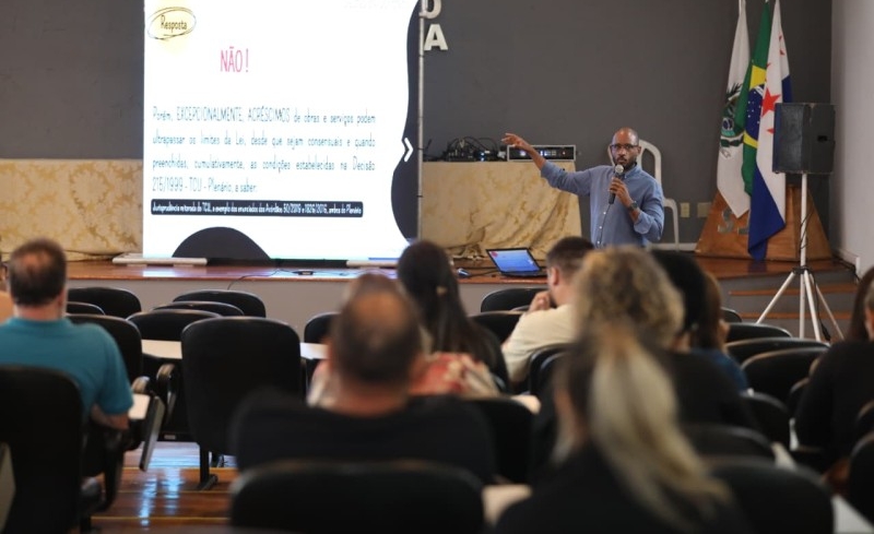 Prefeitura de SJB recebe curso da Escola de Contas do TCE-RJ sobre contratos administrativos